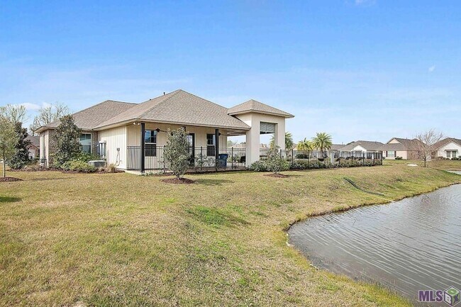 Building Photo - 1427 Pelican Club Dr