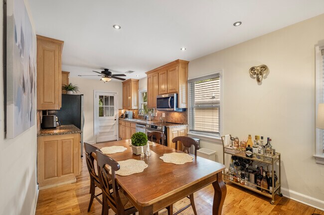 Building Photo - 746 Amsterdam Ave NE