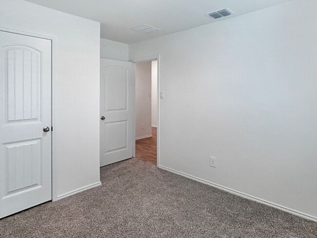 Building Photo - Modern 3-Bed Seguin Home on Greenbelt