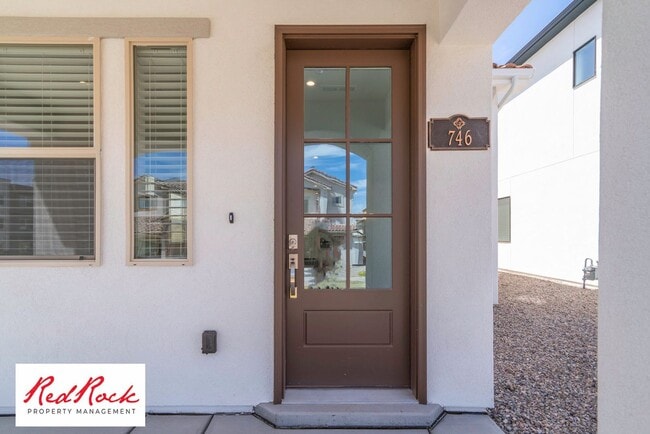 Building Photo - BEAUTIFUL HOME in Desert Color!