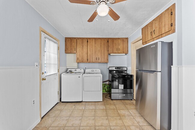 Building Photo - 26491 Shirley Ave