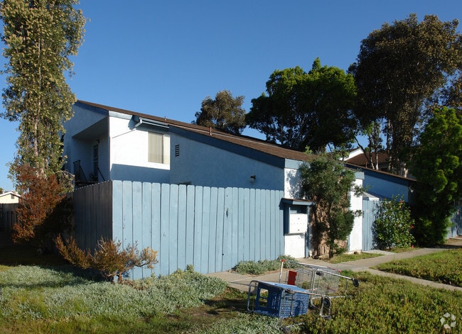 Primary Photo - El Mesa Grande Apartments