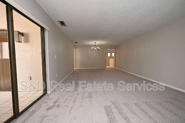 Building Photo - 1808 Village Ct
