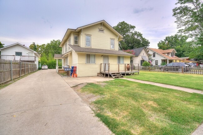 Building Photo - Renovated 3-Bed Gem Minutes from OU & Camp...