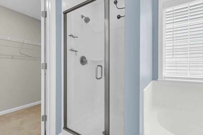 Building Photo - Fully Furnished 3 Bedroom, 2.5 Bathroom Ho...