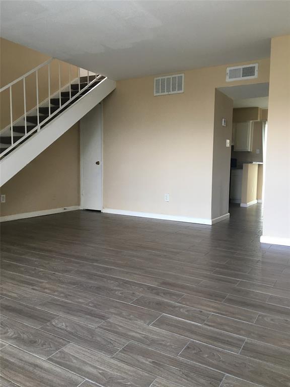 Building Photo - 5625 Antoine Dr