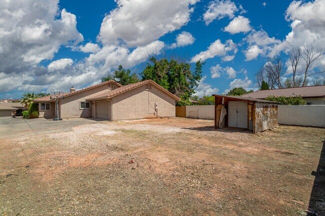 Building Photo - 984 Larkspur Rd