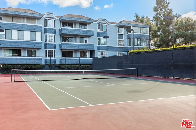 Building Photo - 310 Tahiti Way