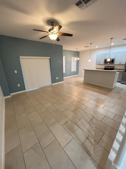 Building Photo - 900 Lakefront Village Dr