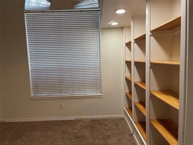 Building Photo - 9410 Creek Vine Dr