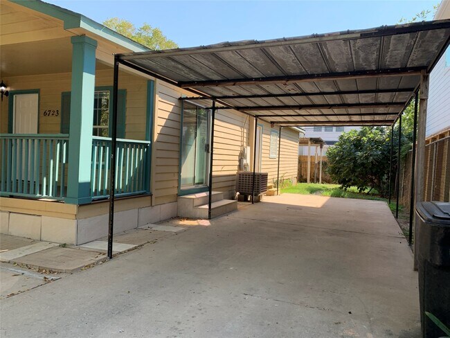 Building Photo - 6723 Del Rio St