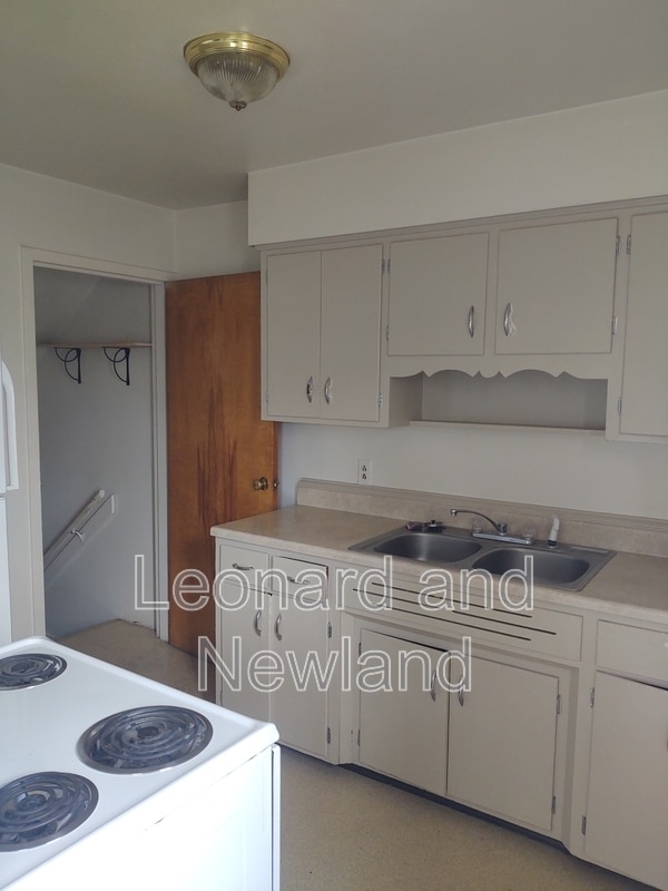 Building Photo - 584 Harding Rd