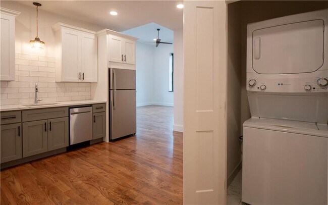 Building Photo - 15 Cranston Ave