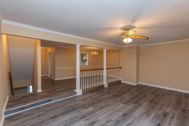 Building Photo - 3 BR, 2.5 BA Townhome in North Stafford
