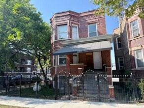 Building Photo - 2300 N Springfield Ave