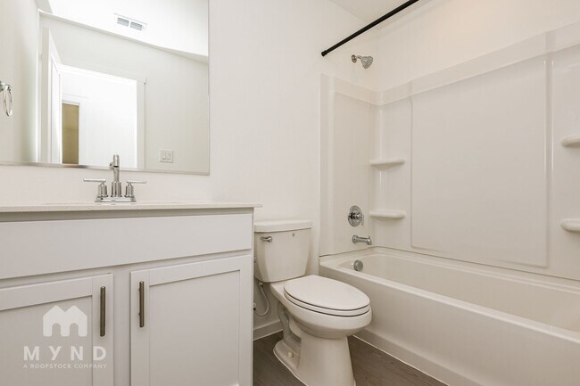 Building Photo - 2700 Mistwood Dr