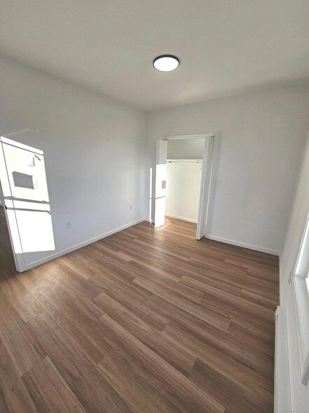 Building Photo - 1153 Main St