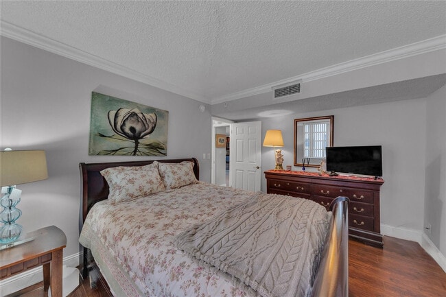 Building Photo - 3001 S Course Dr