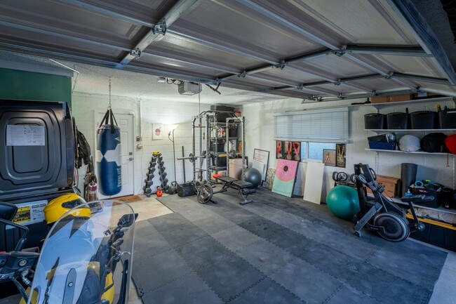 Building Photo - Charming Studio in Las Vegas
