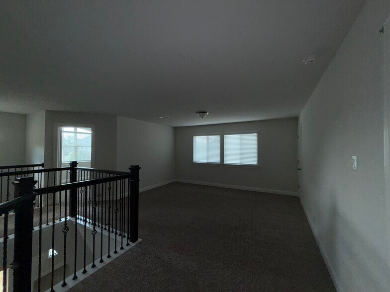 Building Photo - 27610 Falls Cv