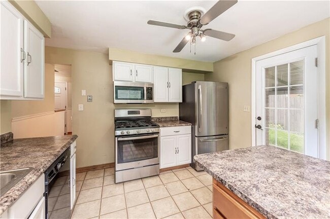 Building Photo - 1431 Lakeside Dr