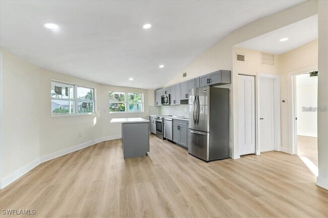 Building Photo - 190 Tarpon Rd