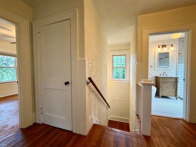 Building Photo - Central - Beautiful 1920's Traditional Brick Home, Newly Renovated