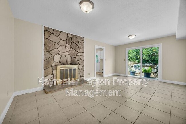 Building Photo - 2420 Bonneville Terrace Dr