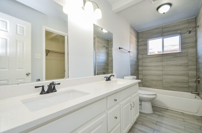 Building Photo - 17614 Sundrop Ln