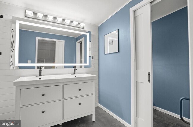 Building Photo - 1406 F St