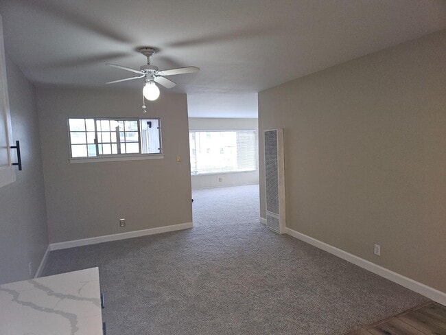 Building Photo - 160 Clarendon Rd