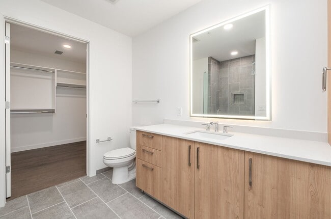Building Photo - Luxury 1-Bedroom Condo in The Pullman – Do...