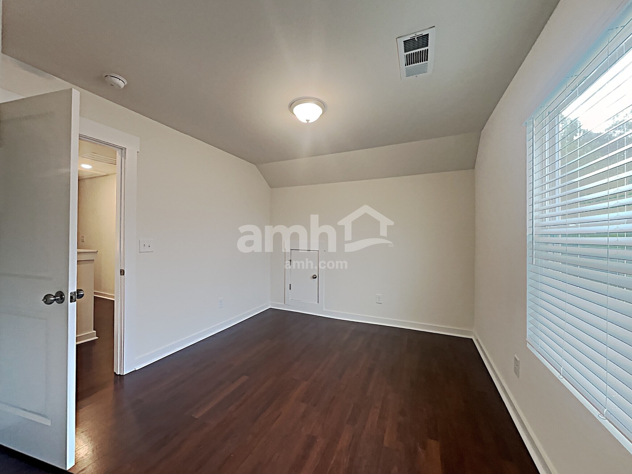 Building Photo - 467 Camp dr