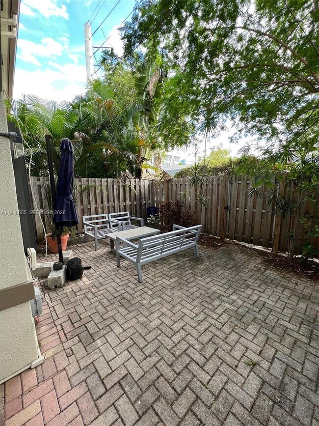 Building Photo - 252 City View Dr