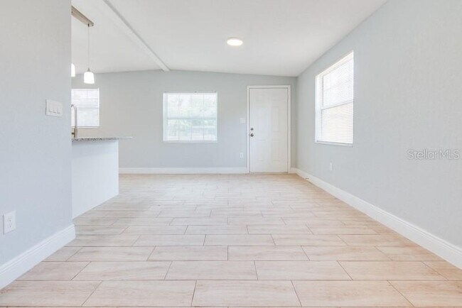 Building Photo - 9215 Starkey Rd