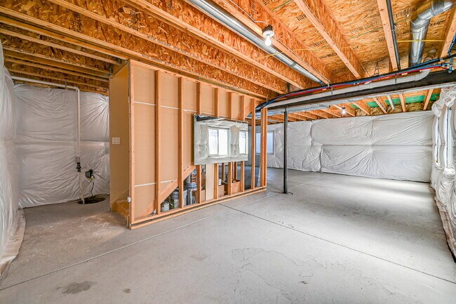 Building Photo - $2,650 - 4 Bed, 2.5 Bath Home with Fenced ...