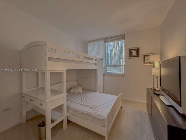 Building Photo - 801 Brickell Key Blvd