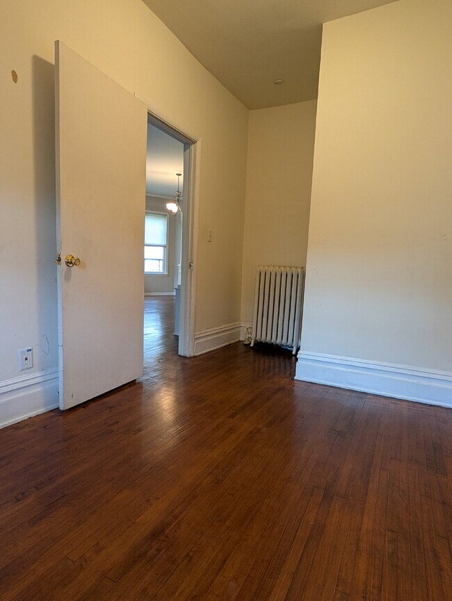 Building Photo - Bright & Charming 3BR With Garage Included In NE Minneapolis
