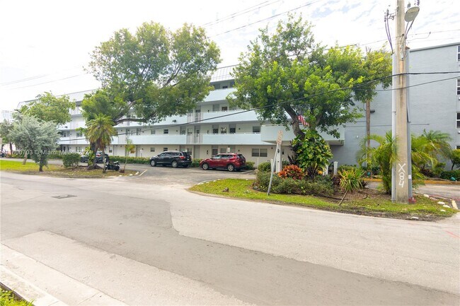Building Photo - 3600 NE 170th St