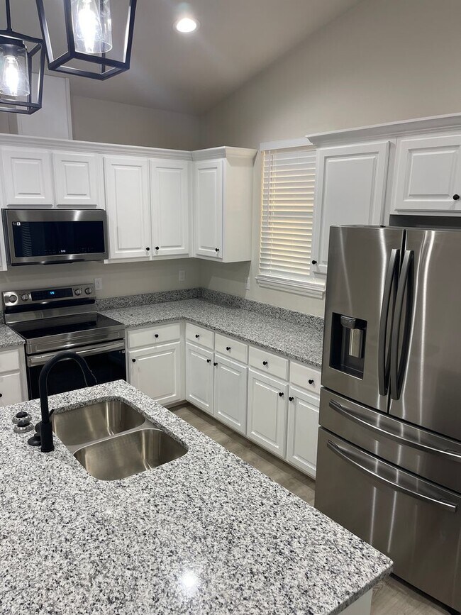 Building Photo - Beautiful New Construction Home