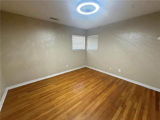 Building Photo - 315 Gaines Ave