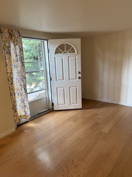 Building Photo - 603 Brixen Ct E