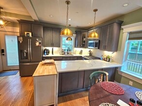 Building Photo - 106 Bridge St