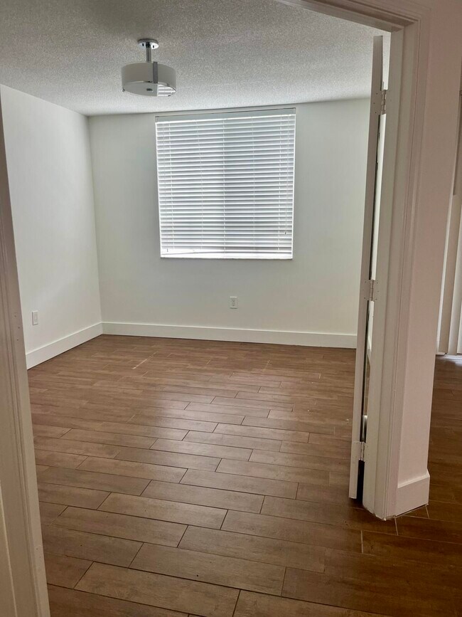 Building Photo - 631 SW 111th Ln