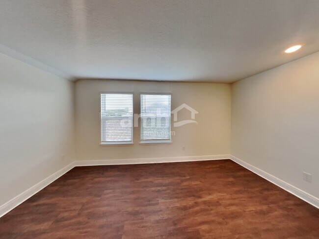 Building Photo - 27501 St Andrews Ave