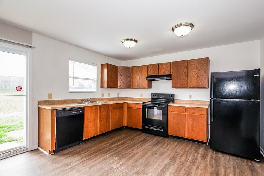 Building Photo - 1605 Bray Dr