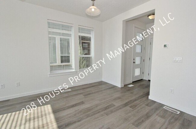 Building Photo - Modern townhouse in a Cozy Community. 50% ...