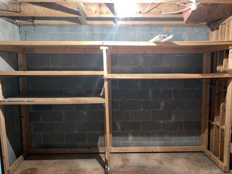 Building Photo - 1502 Queen Anne Ct