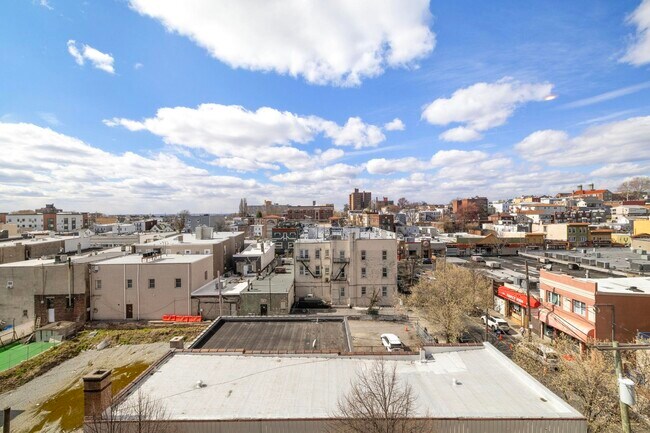 Building Photo - 433 62nd St