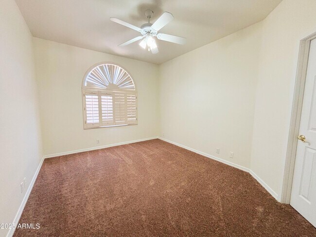 Building Photo - 3213 E Desert Flower Ln